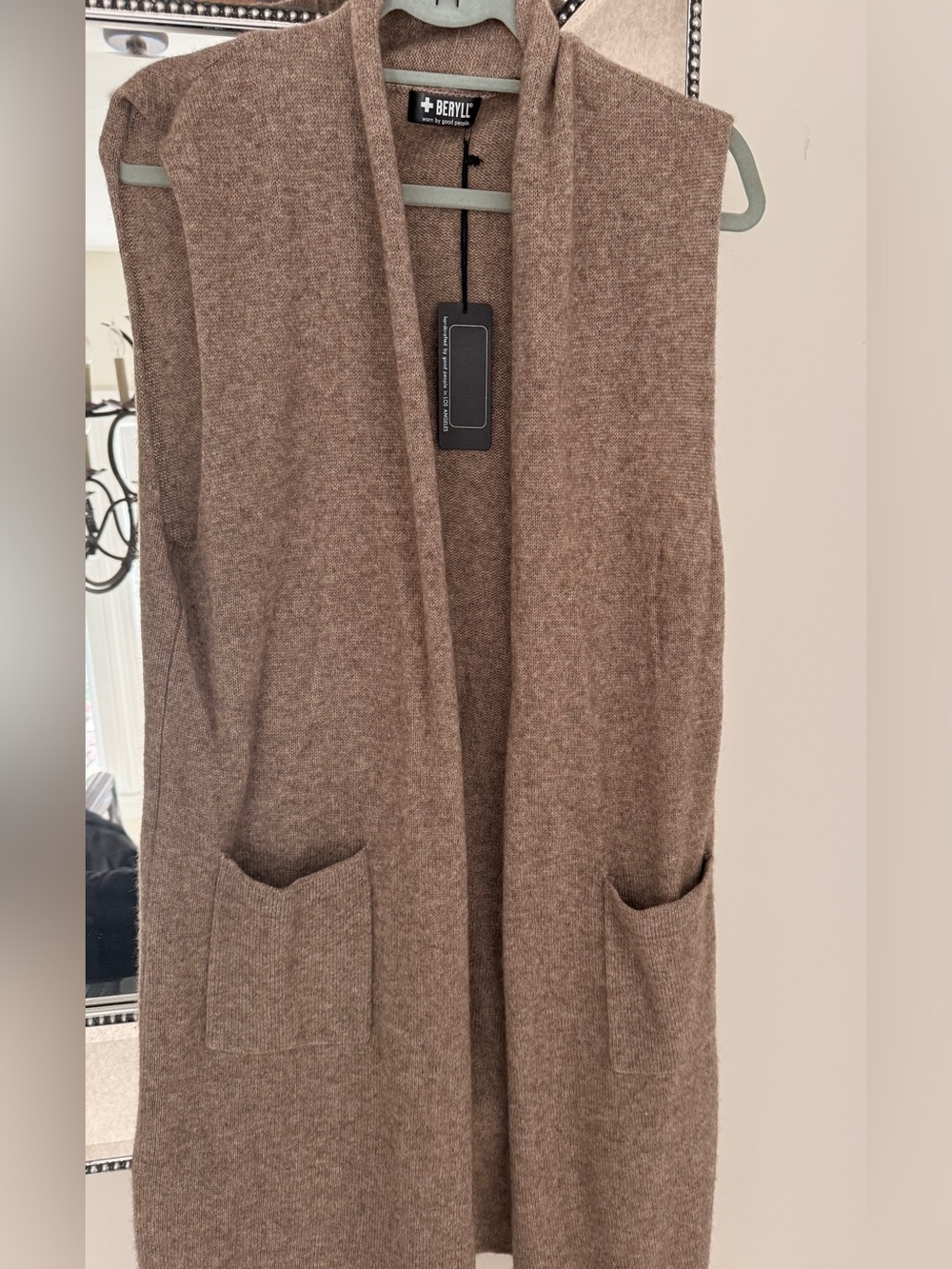 Beryll NWT Sleeveless Open-Front Long Knit Vest in Camel